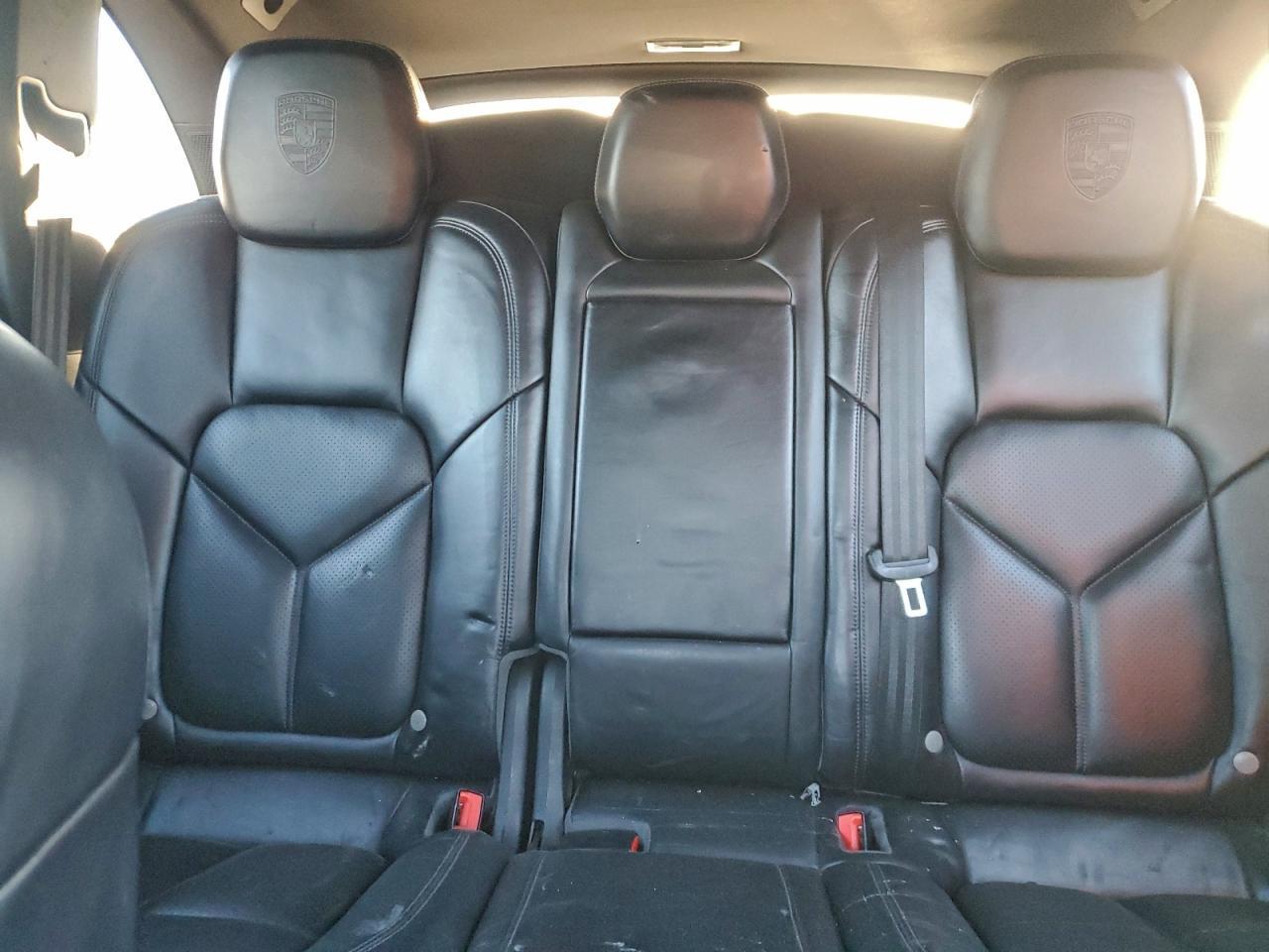 2017 PORSCHE CAYENNE