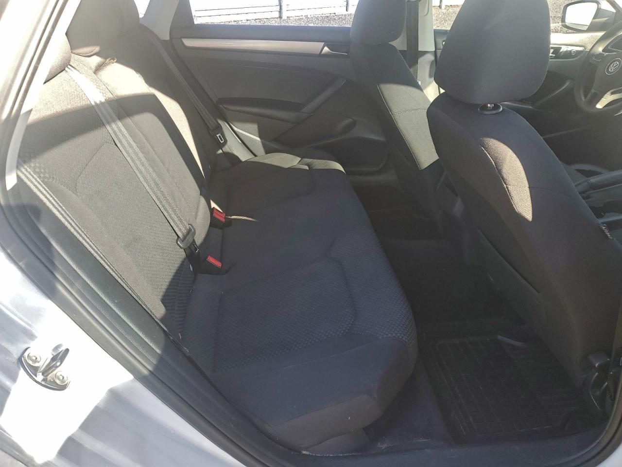 2012 VOLKSWAGEN Passat