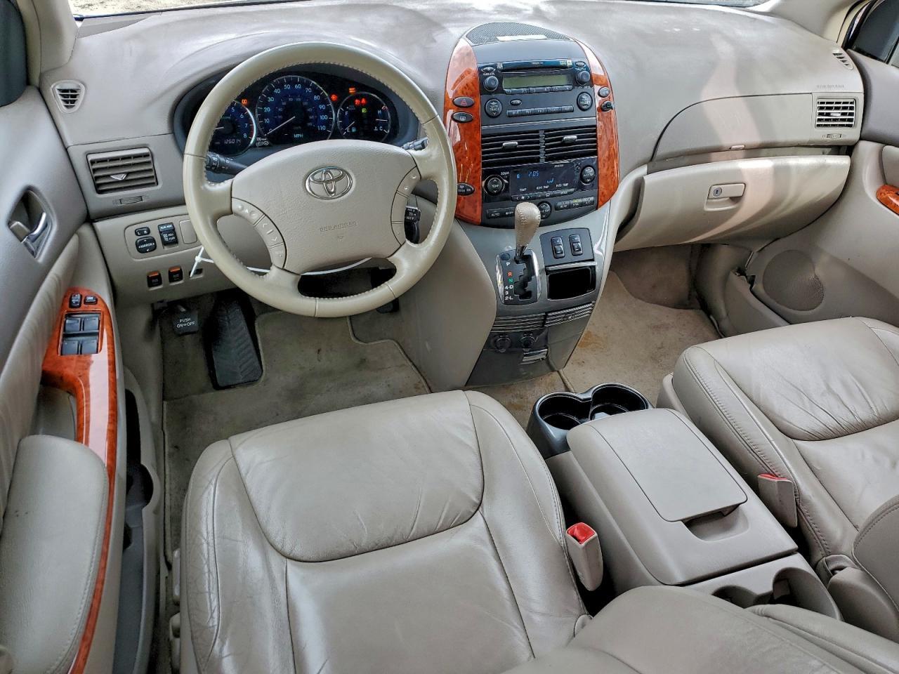 2010 TOYOTA SIENNA