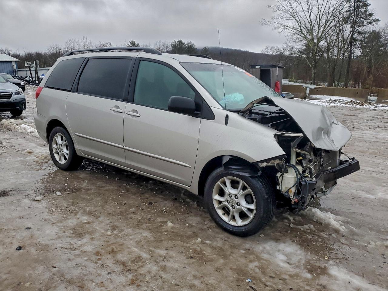 2004 TOYOTA SIENNA