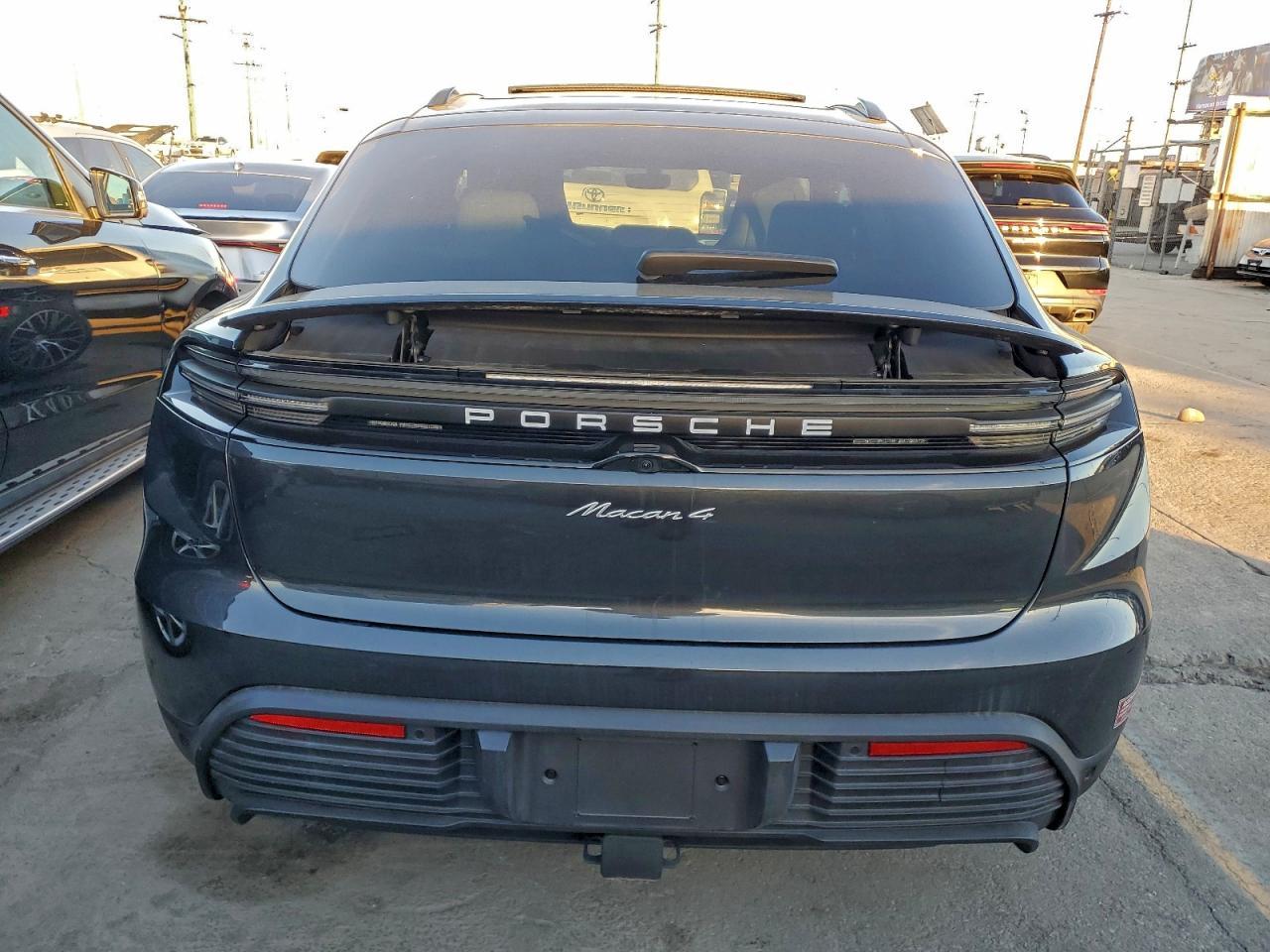2024 PORSCHE Macan