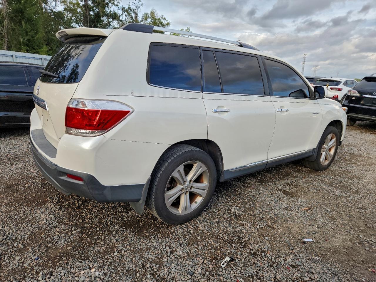 2013 TOYOTA HIGHLANDER