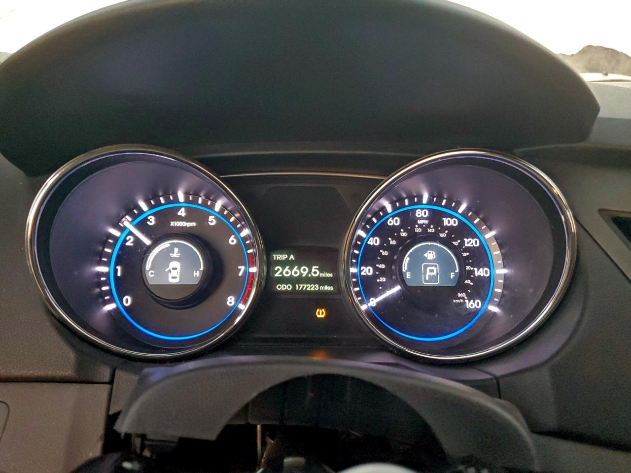2011 HYUNDAI SONATA
