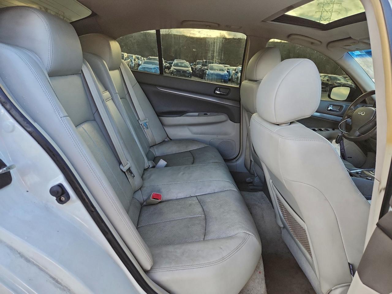 2011 INFINITI G37