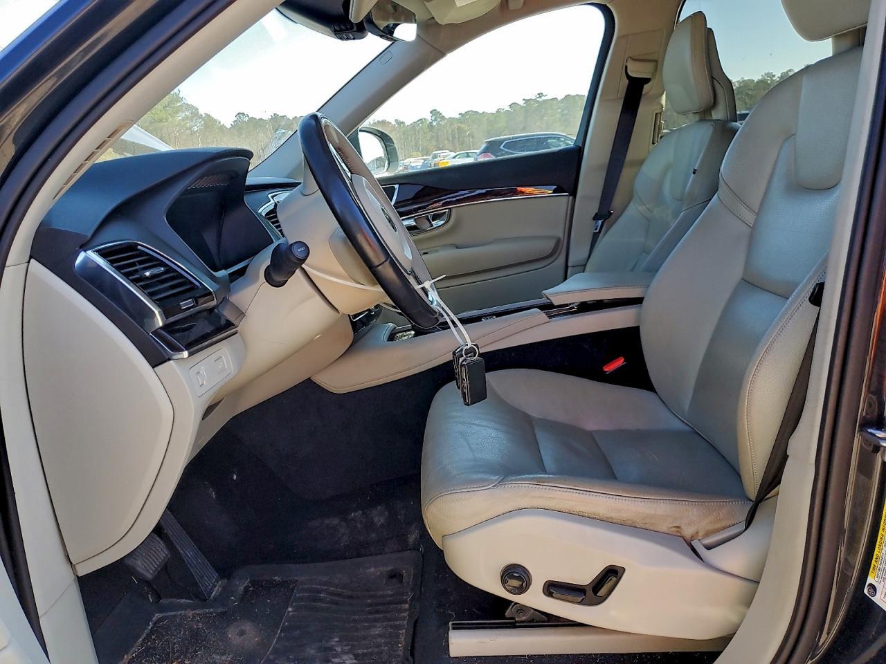 2016 VOLVO XC90