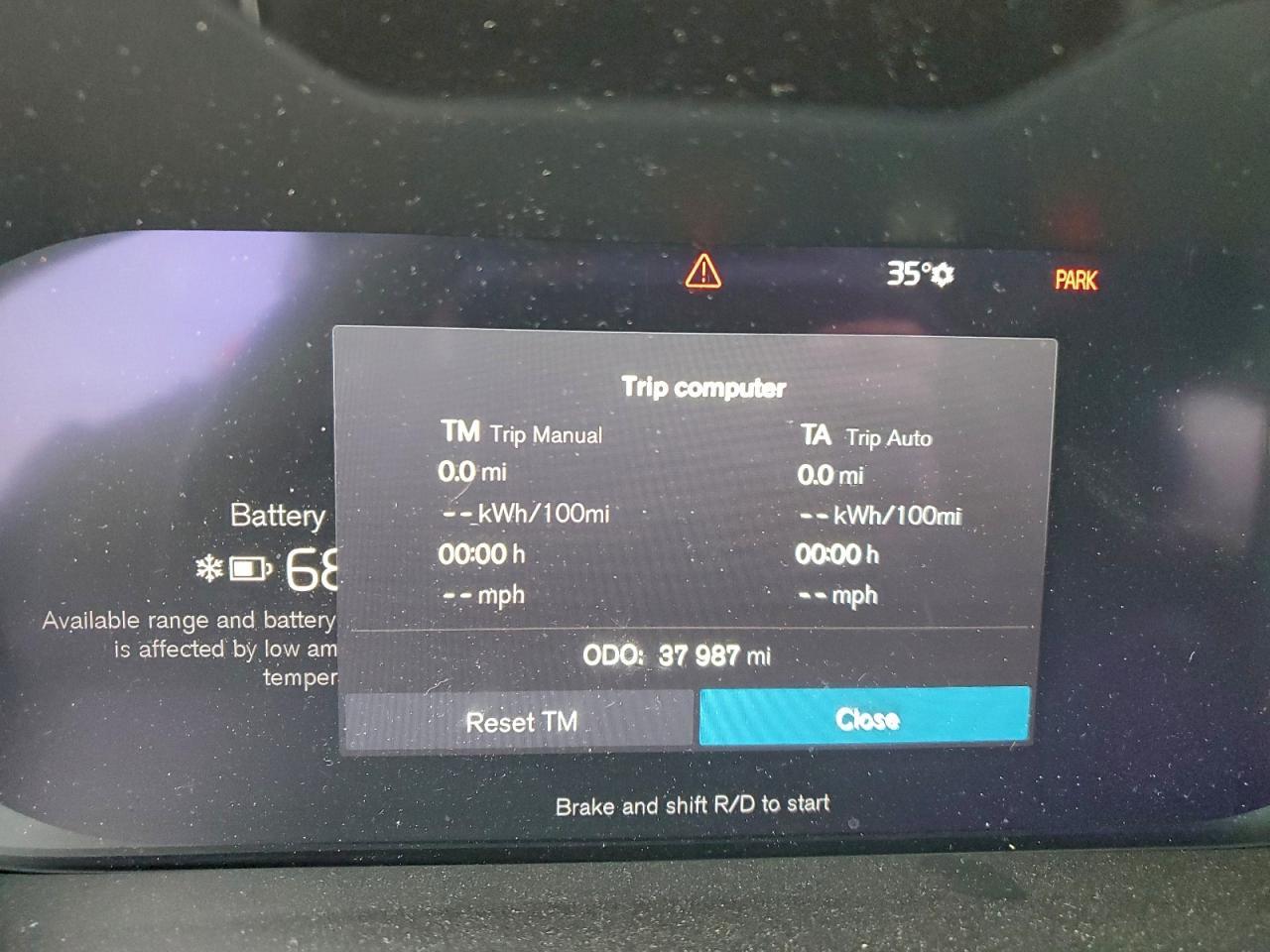2022 VOLVO C40