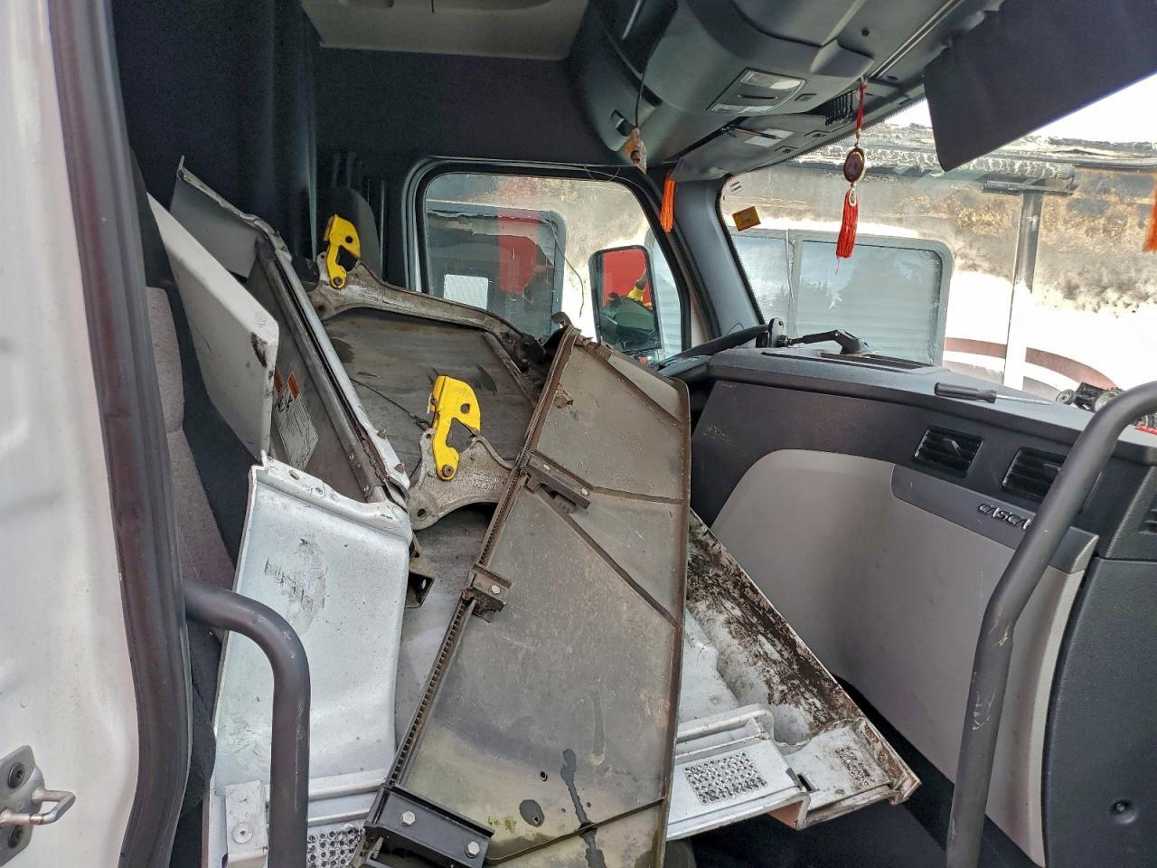 2019 FREIGHTLINER CASCADIA 126