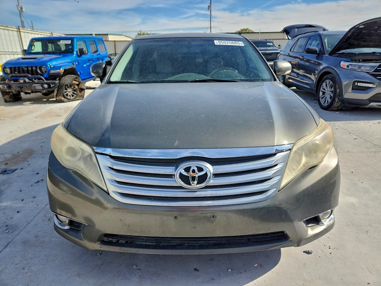 2011 TOYOTA Avalon