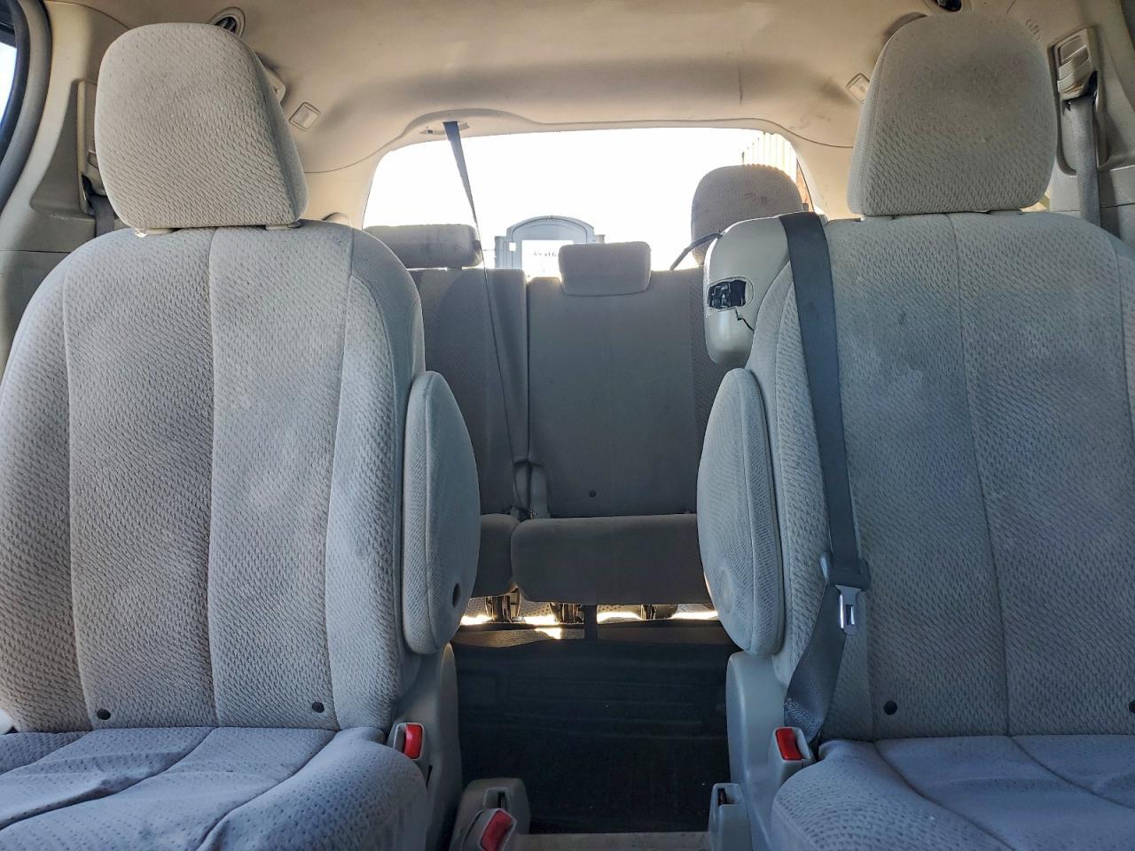 2012 TOYOTA SIENNA