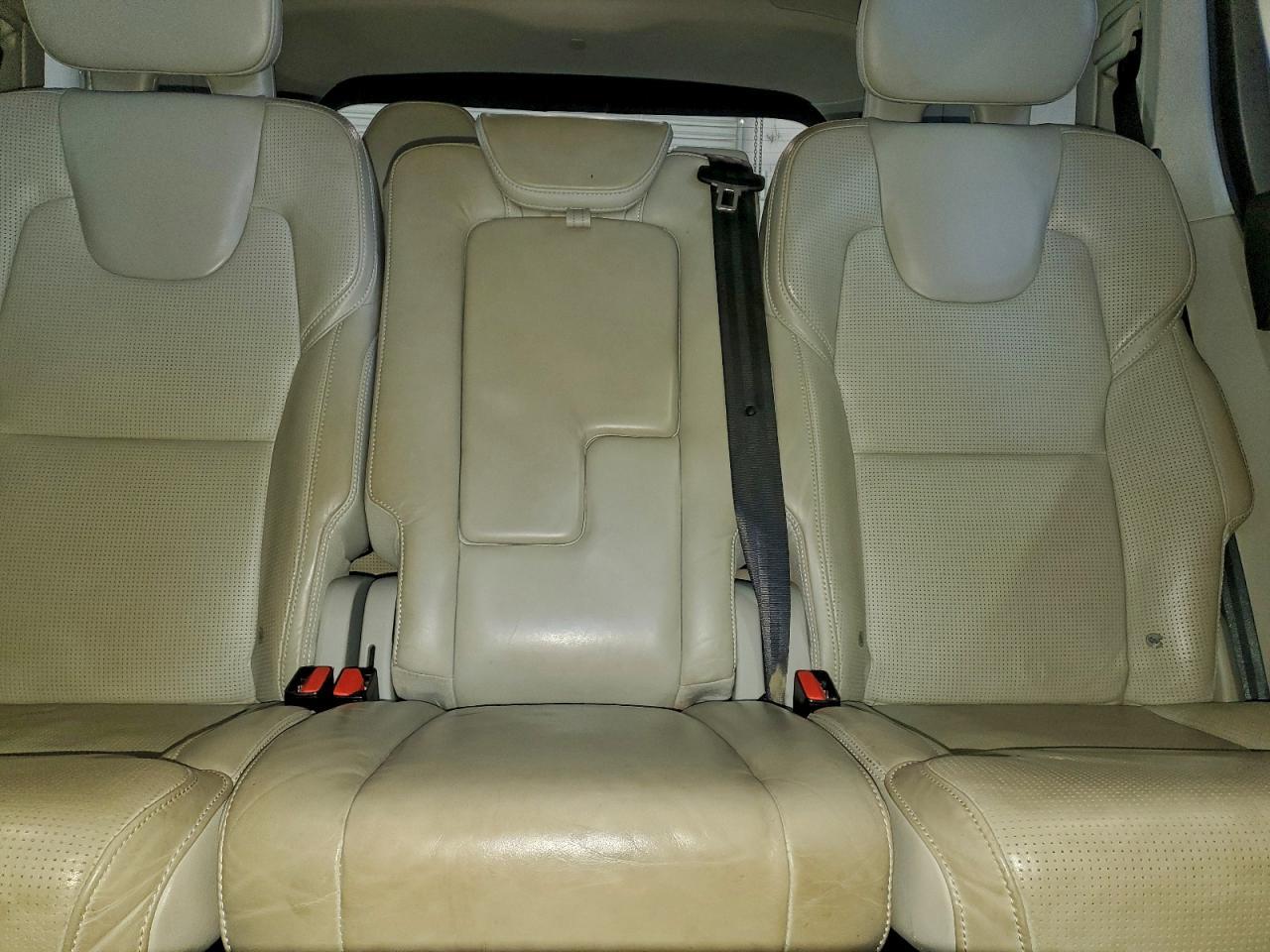2016 VOLVO XC90