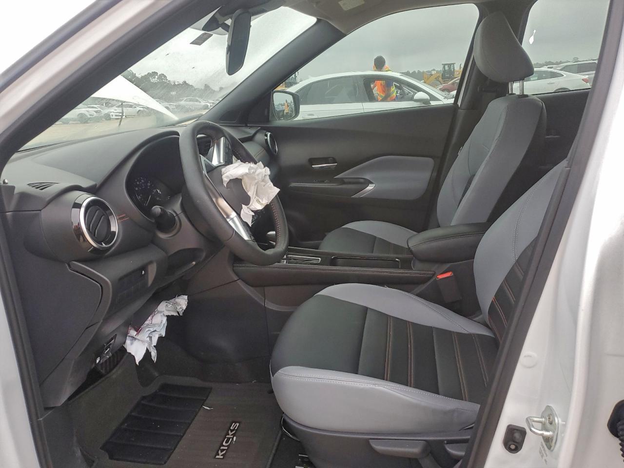 2024 NISSAN KICKS