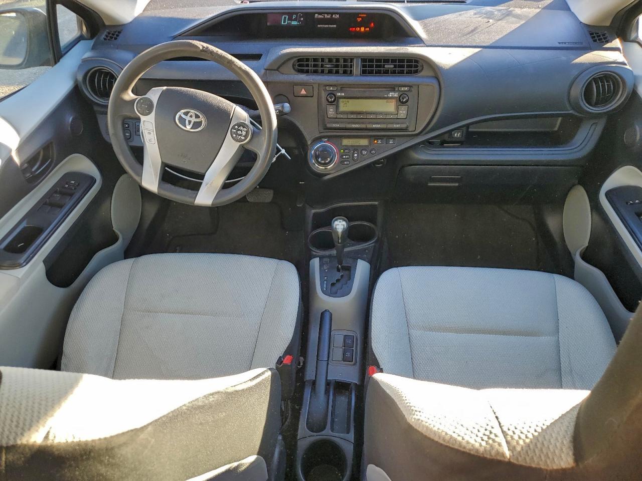 2014 TOYOTA Prius c