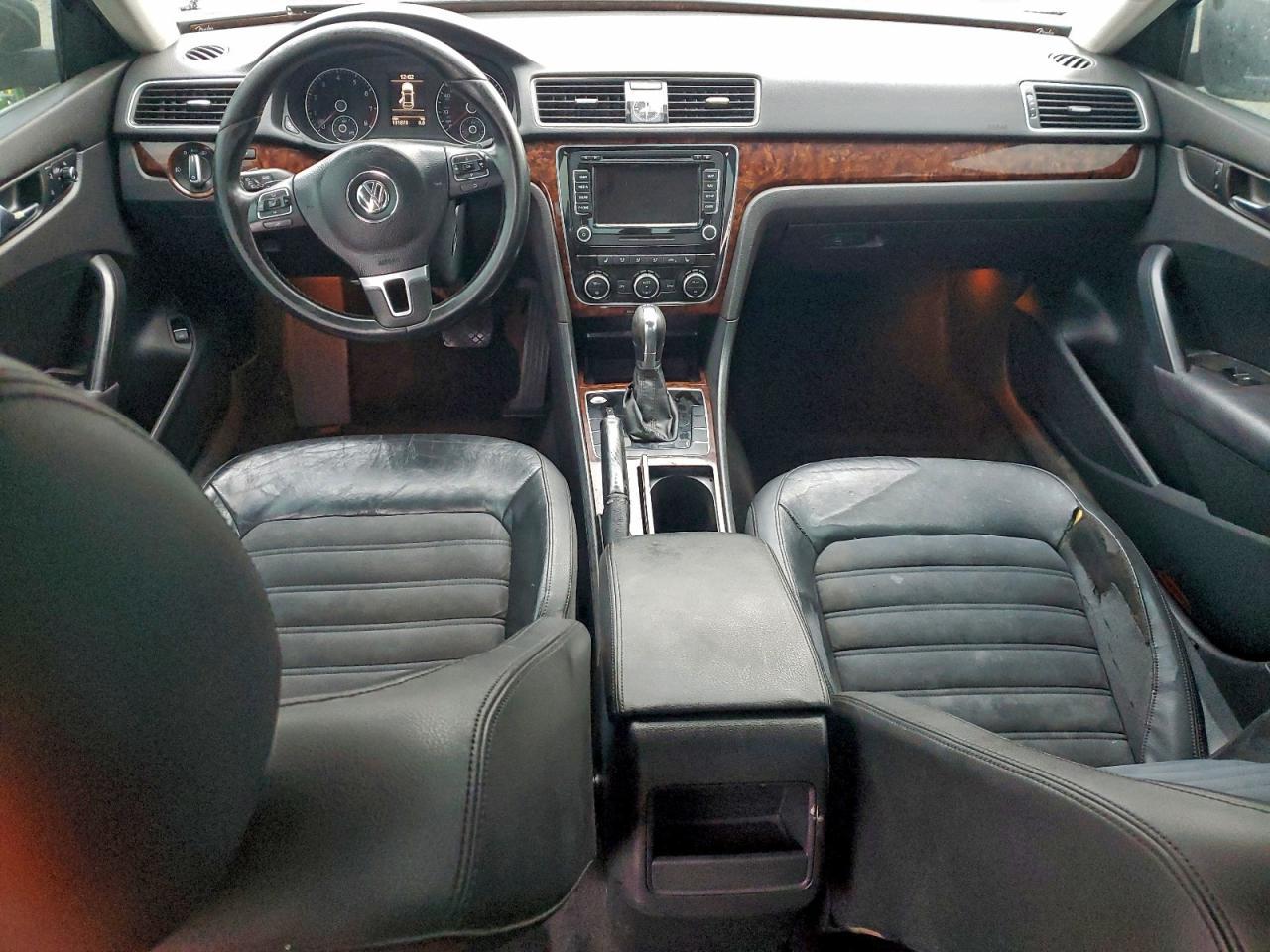 2012 VOLKSWAGEN Passat