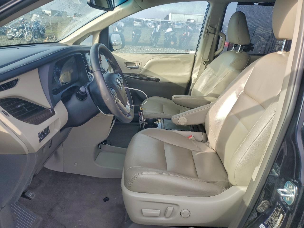 2017 TOYOTA SIENNA