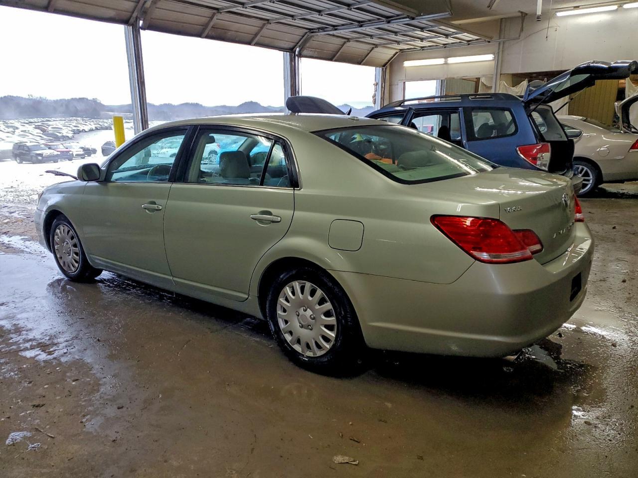 2010 TOYOTA Avalon
