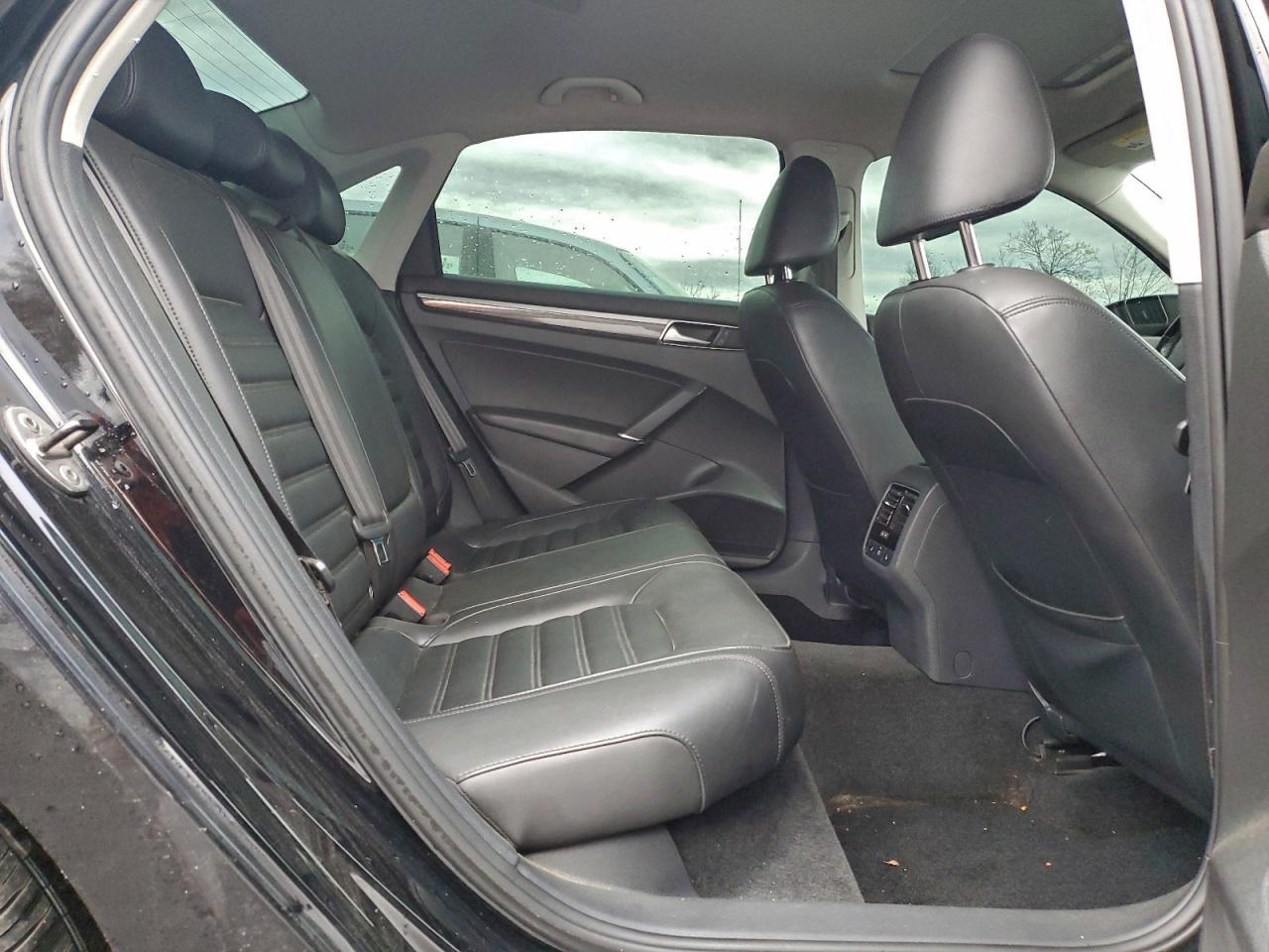 2016 VOLKSWAGEN Passat