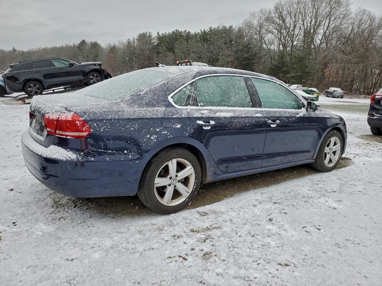 2012 VOLKSWAGEN Passat