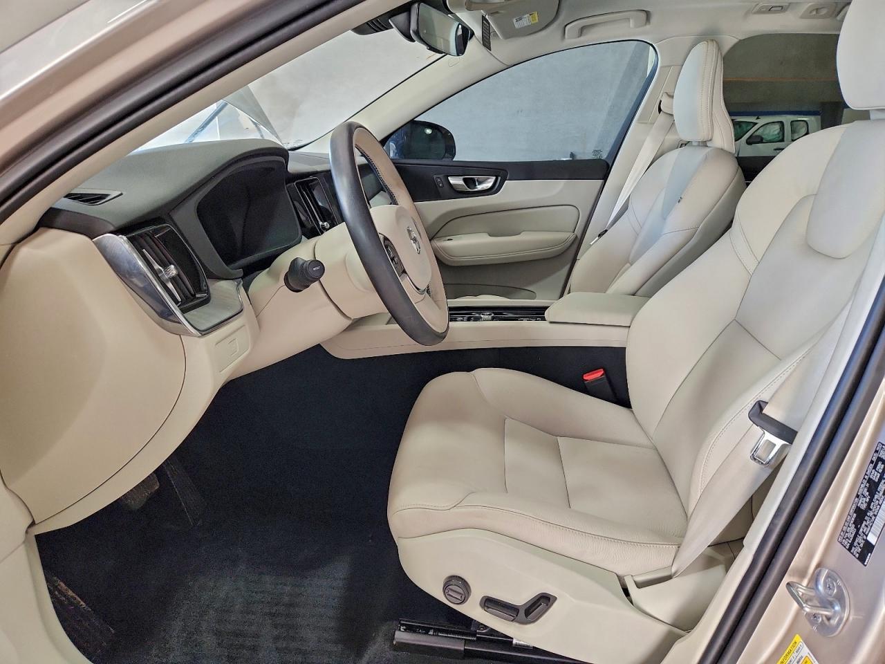 2024 VOLVO XC60