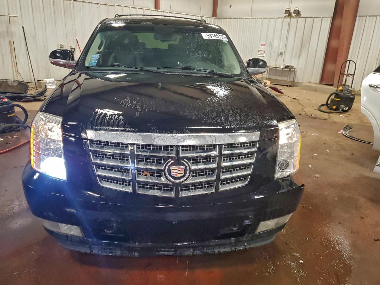 2011 CADILLAC ESCALADE