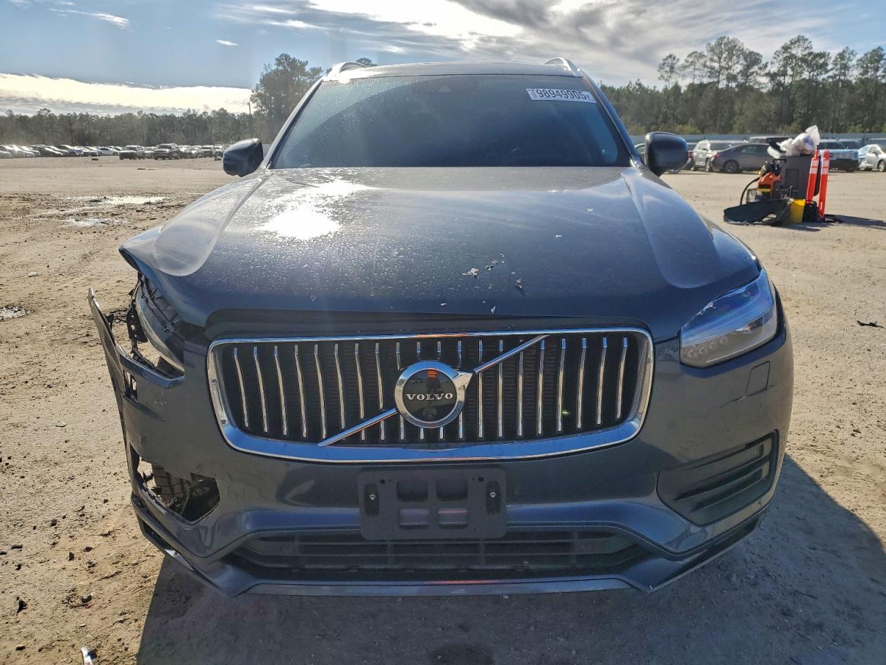 2022 VOLVO XC90
