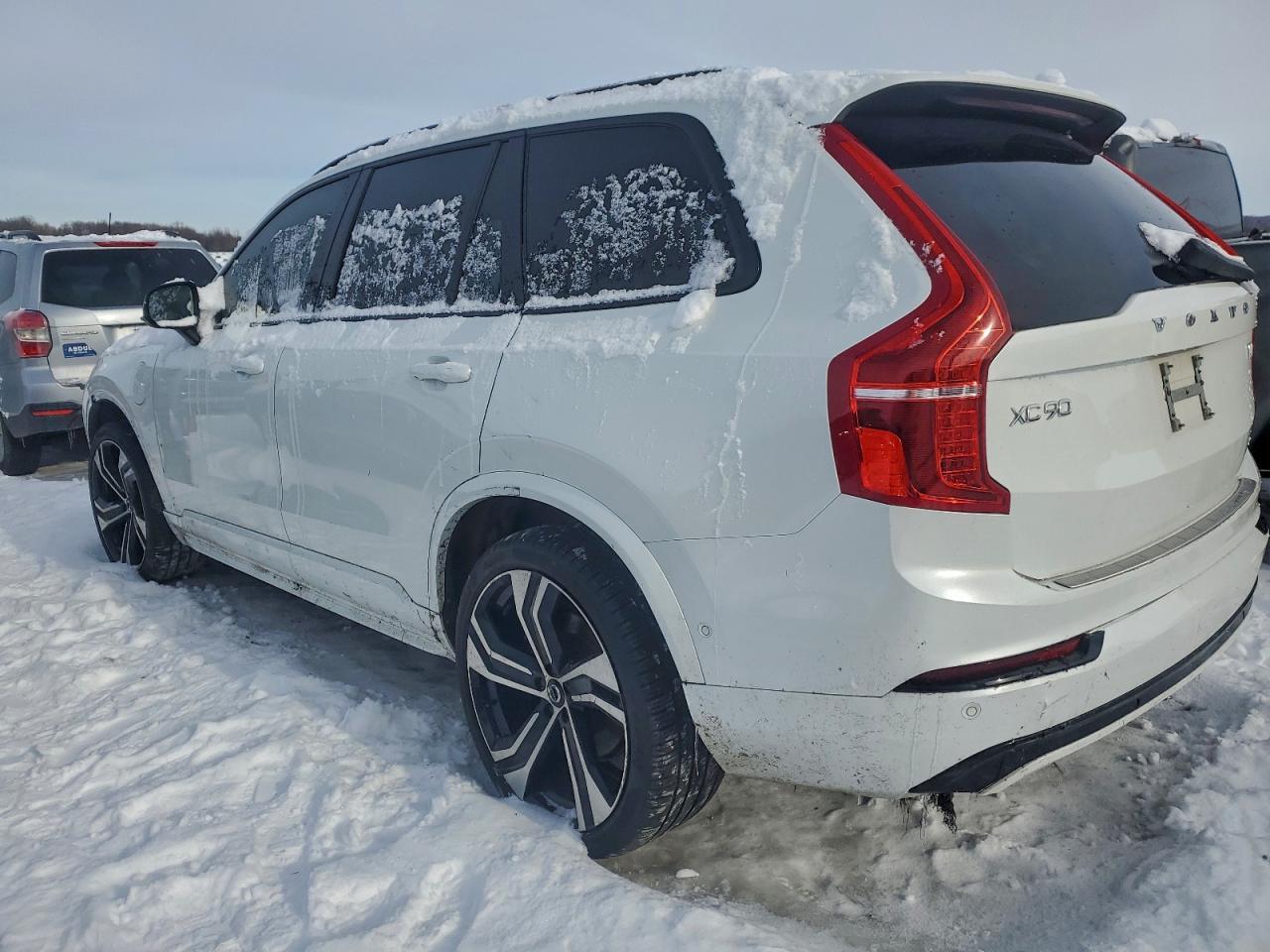 2022 VOLVO XC90