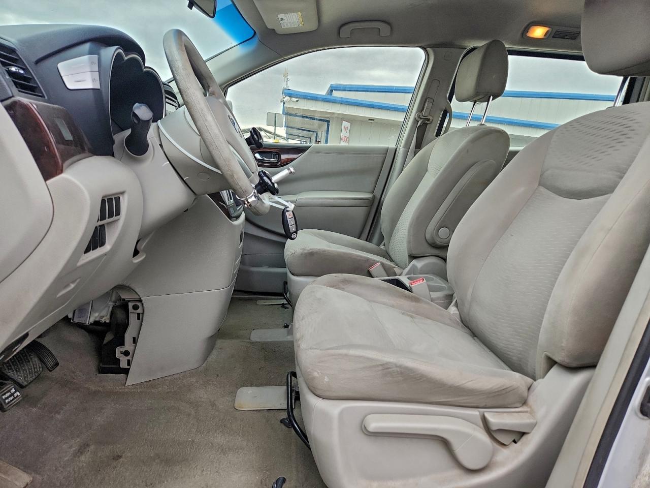 2015 NISSAN Quest