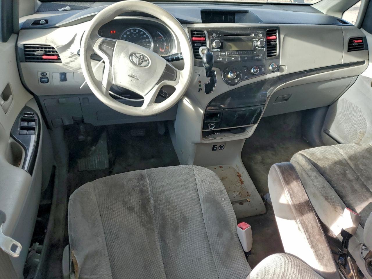2012 TOYOTA SIENNA