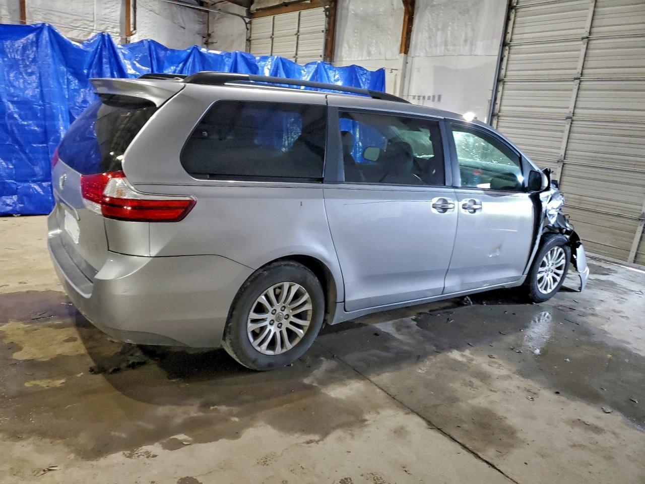 2017 TOYOTA SIENNA