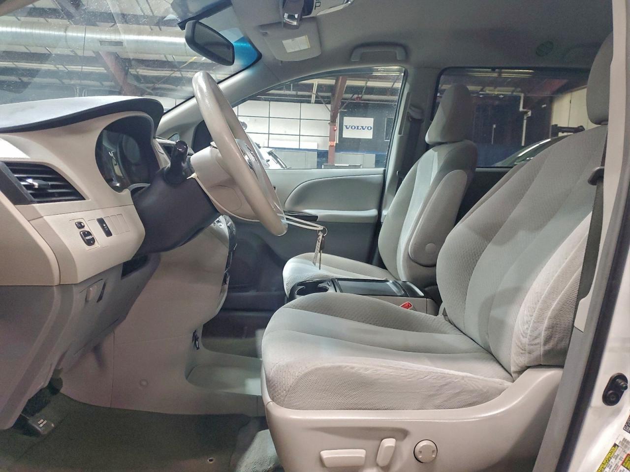 2014 TOYOTA SIENNA