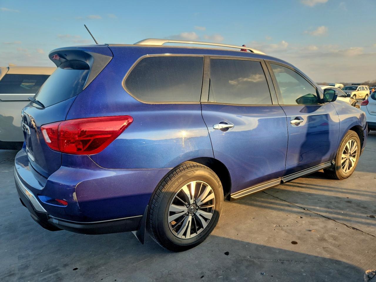 2017 NISSAN PATHFINDER
