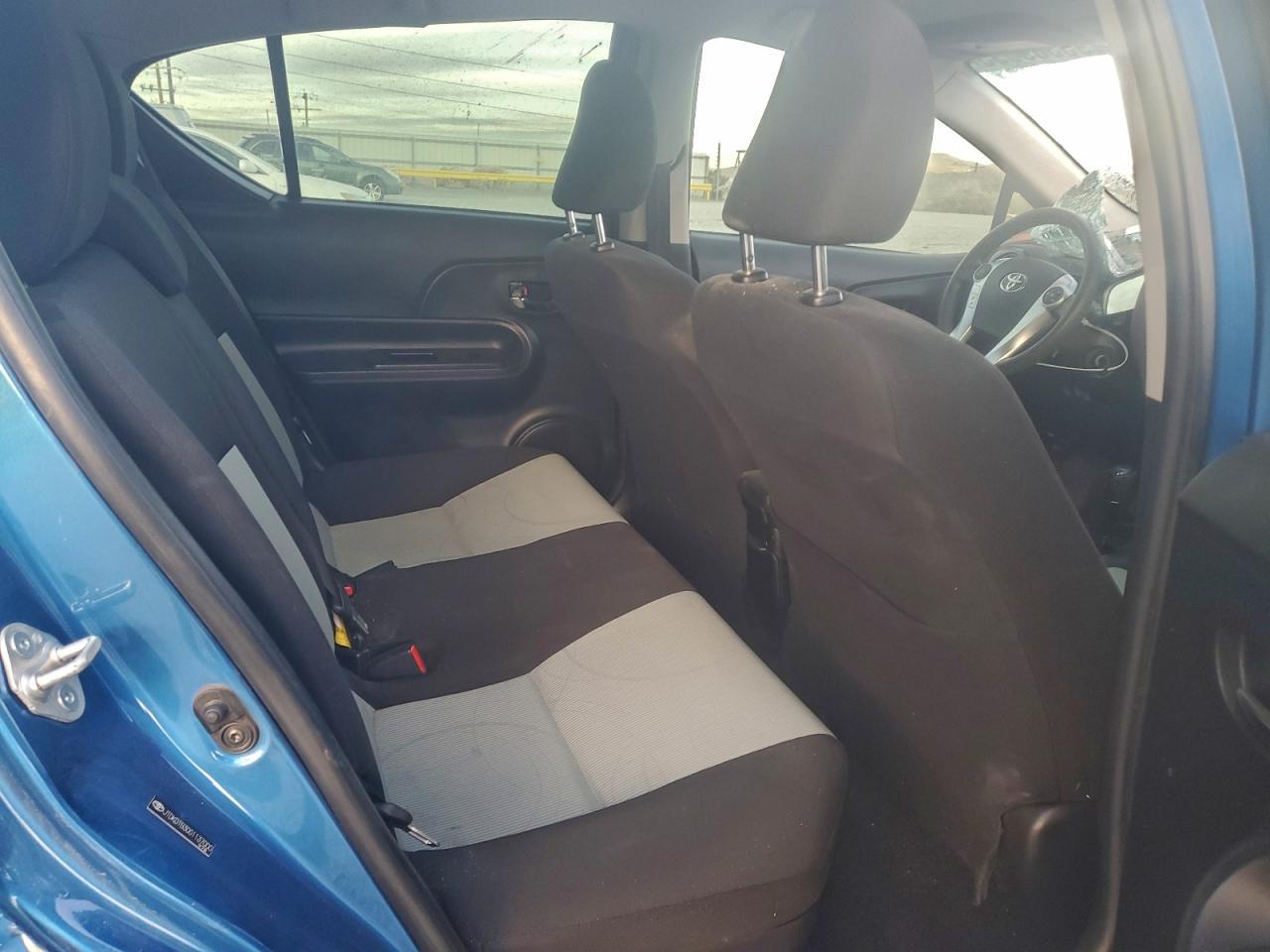 2016 TOYOTA Prius c
