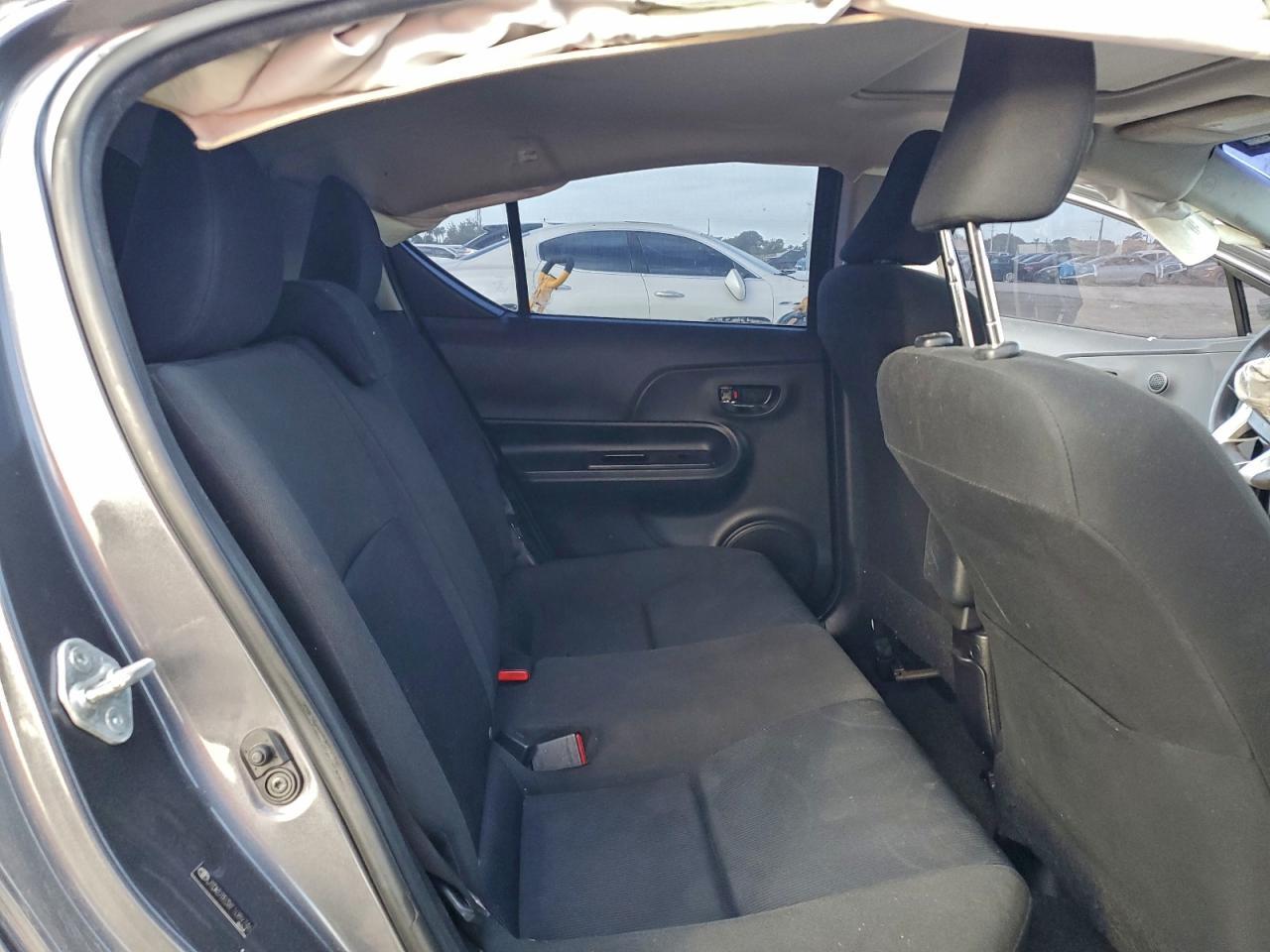 2015 TOYOTA Prius c