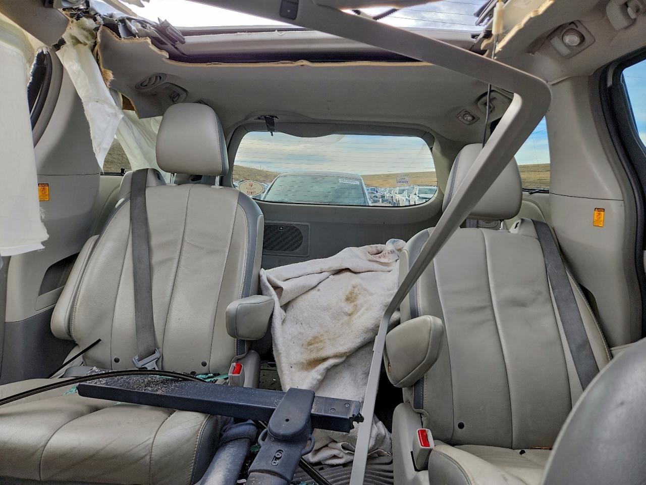 2013 TOYOTA SIENNA