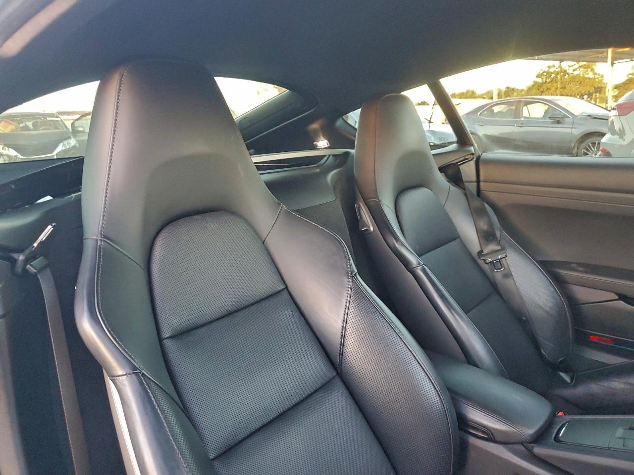 2018 PORSCHE Cayman