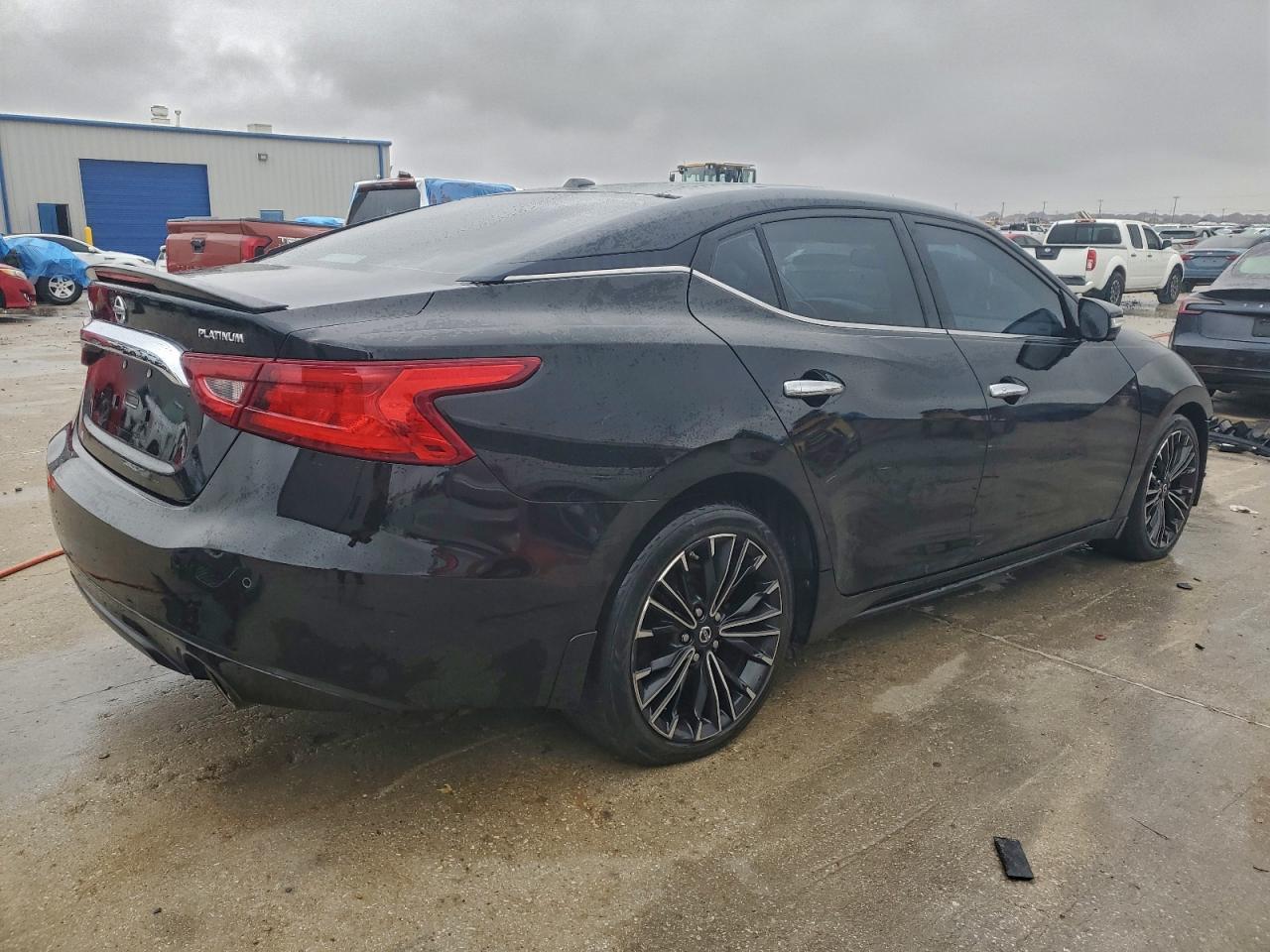 2016 NISSAN Maxima