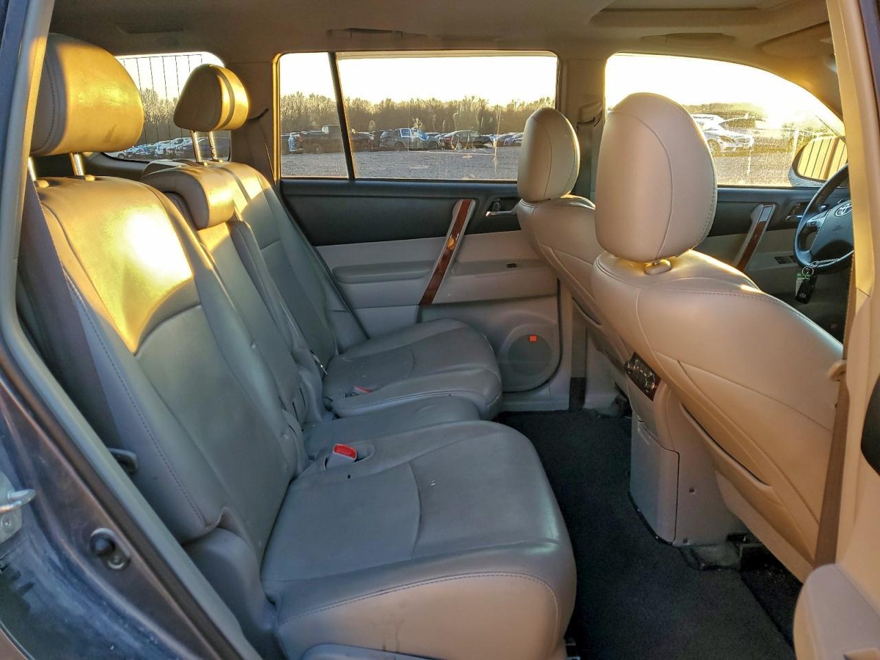 2013 TOYOTA HIGHLANDER