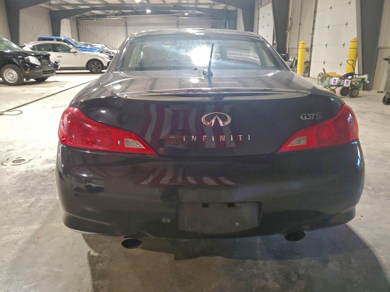 2011 INFINITI G37