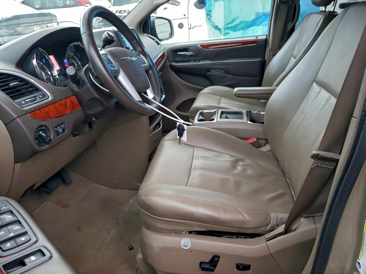 2012 CHRYSLER Town & Country