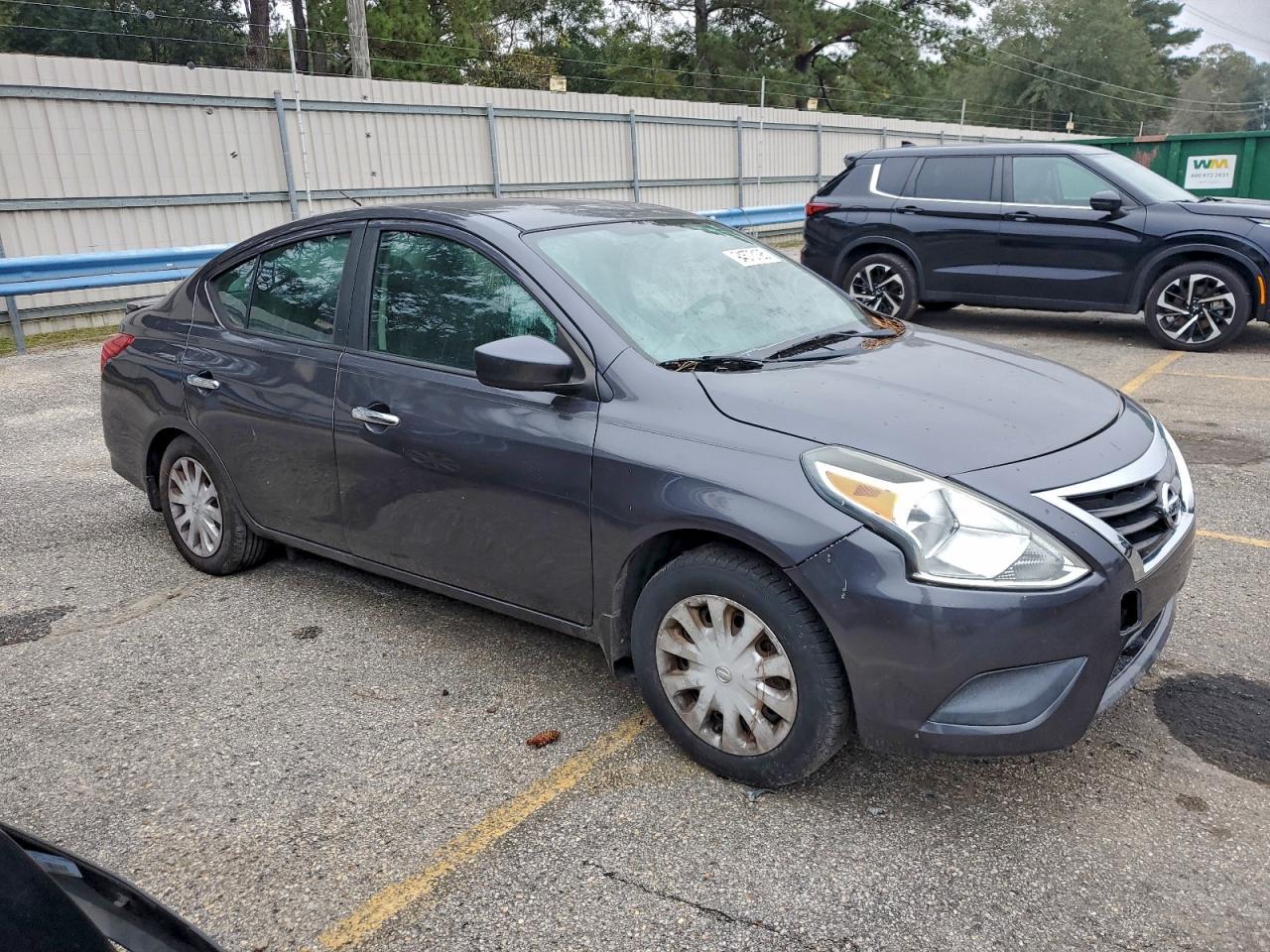 2015 NISSAN VERSA