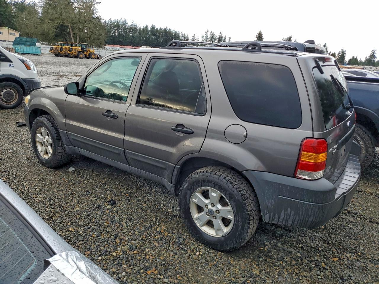 2005 FORD ESCAPE