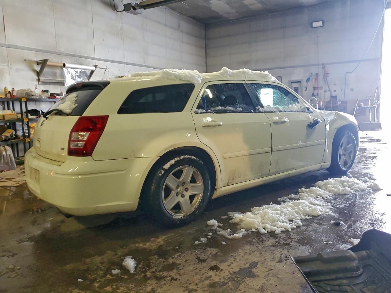 2005 DODGE MAGNUM