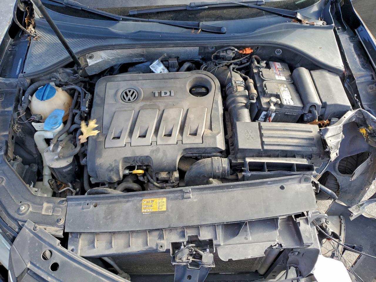 2014 VOLKSWAGEN Passat
