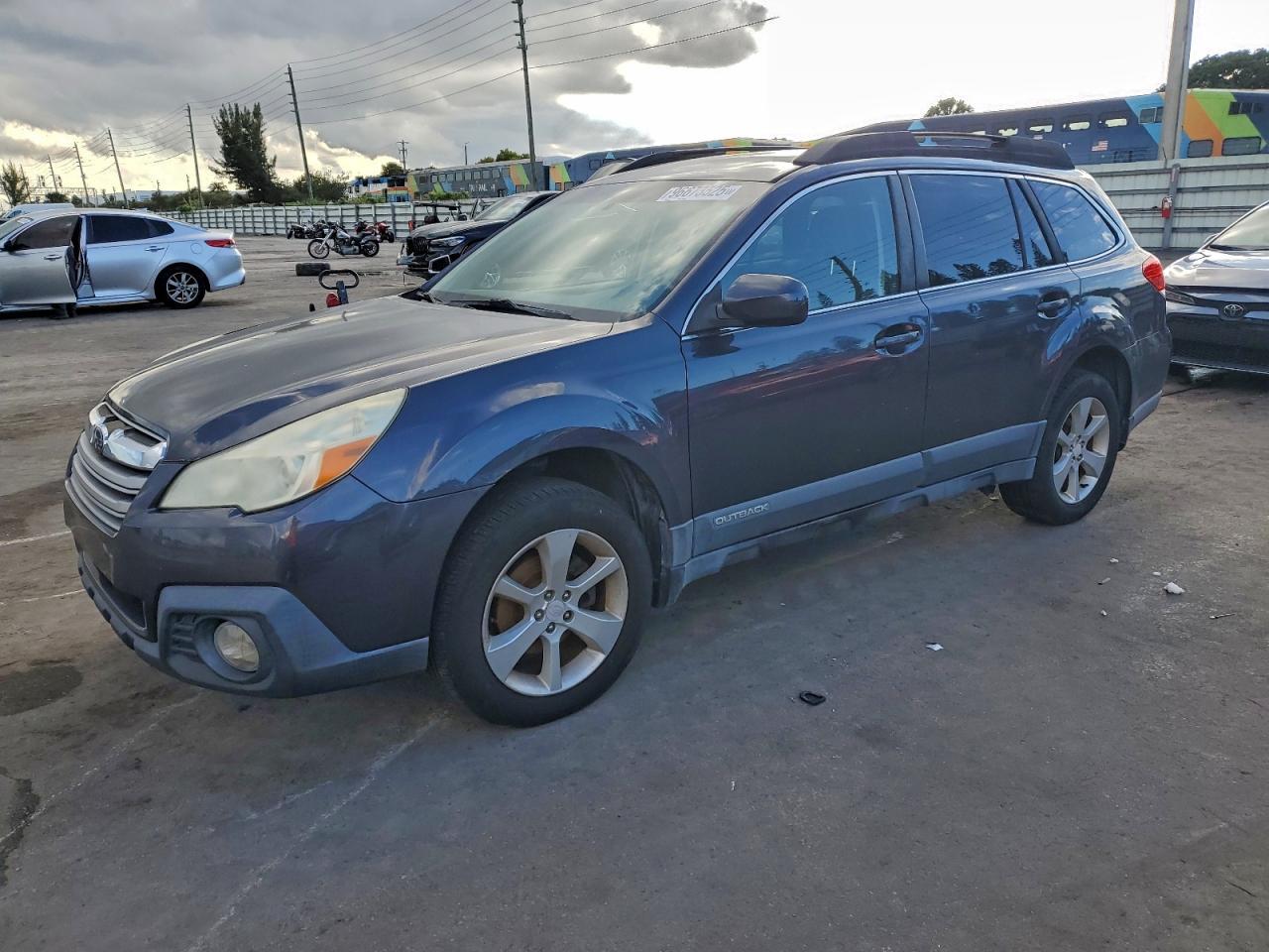 2013 SUBARU Outback