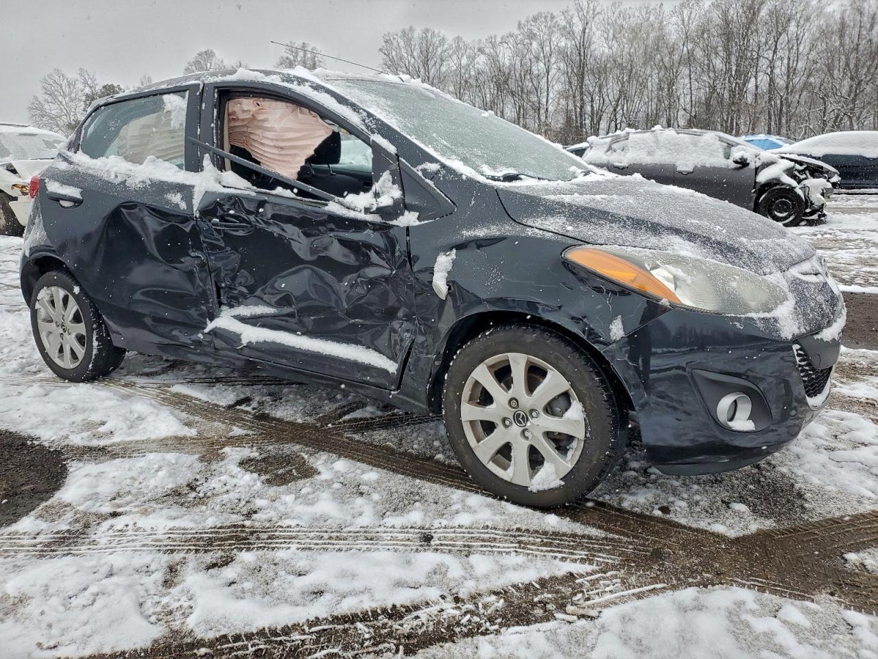 2014 MAZDA 2