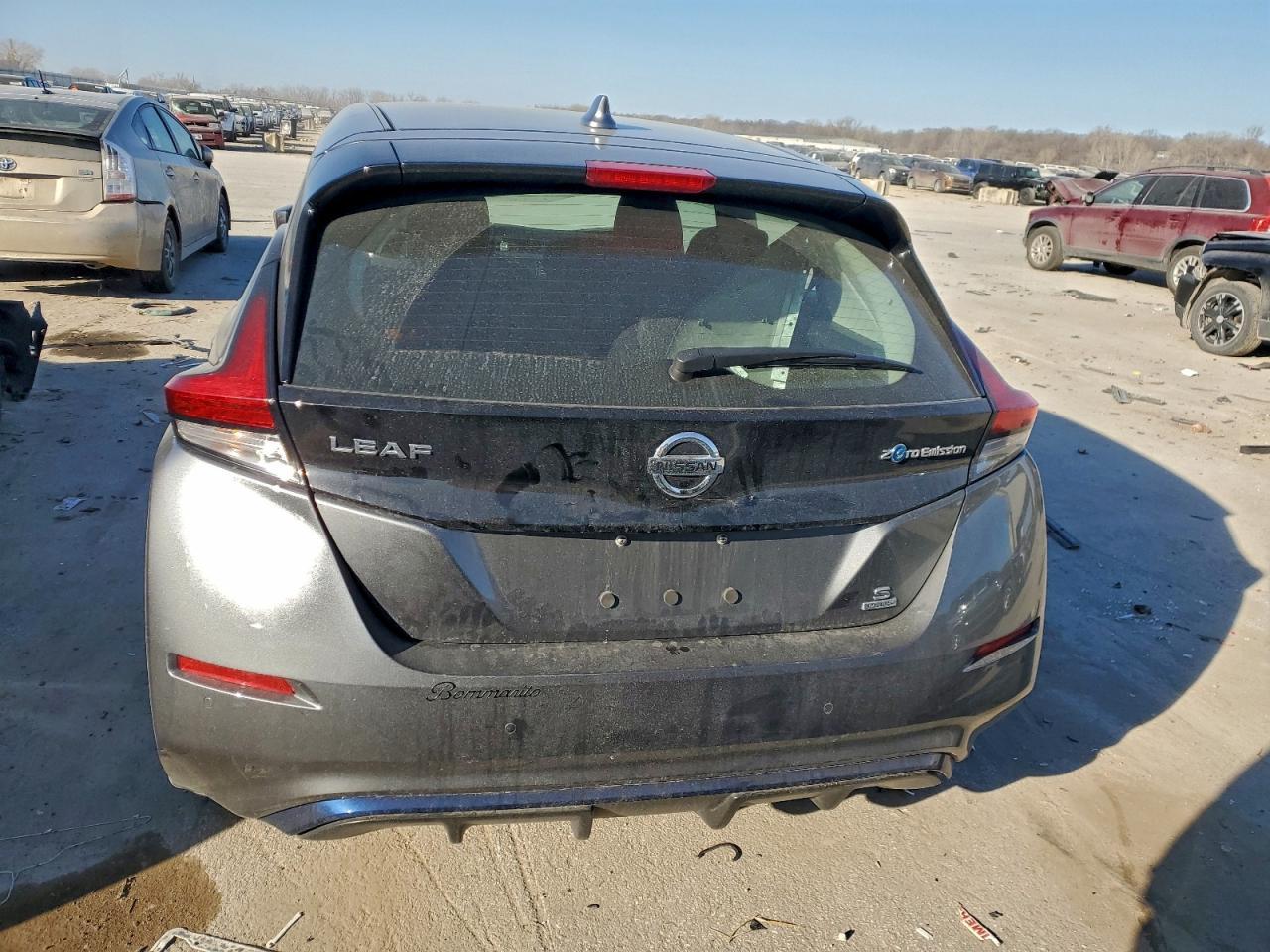 2022 NISSAN LEAF