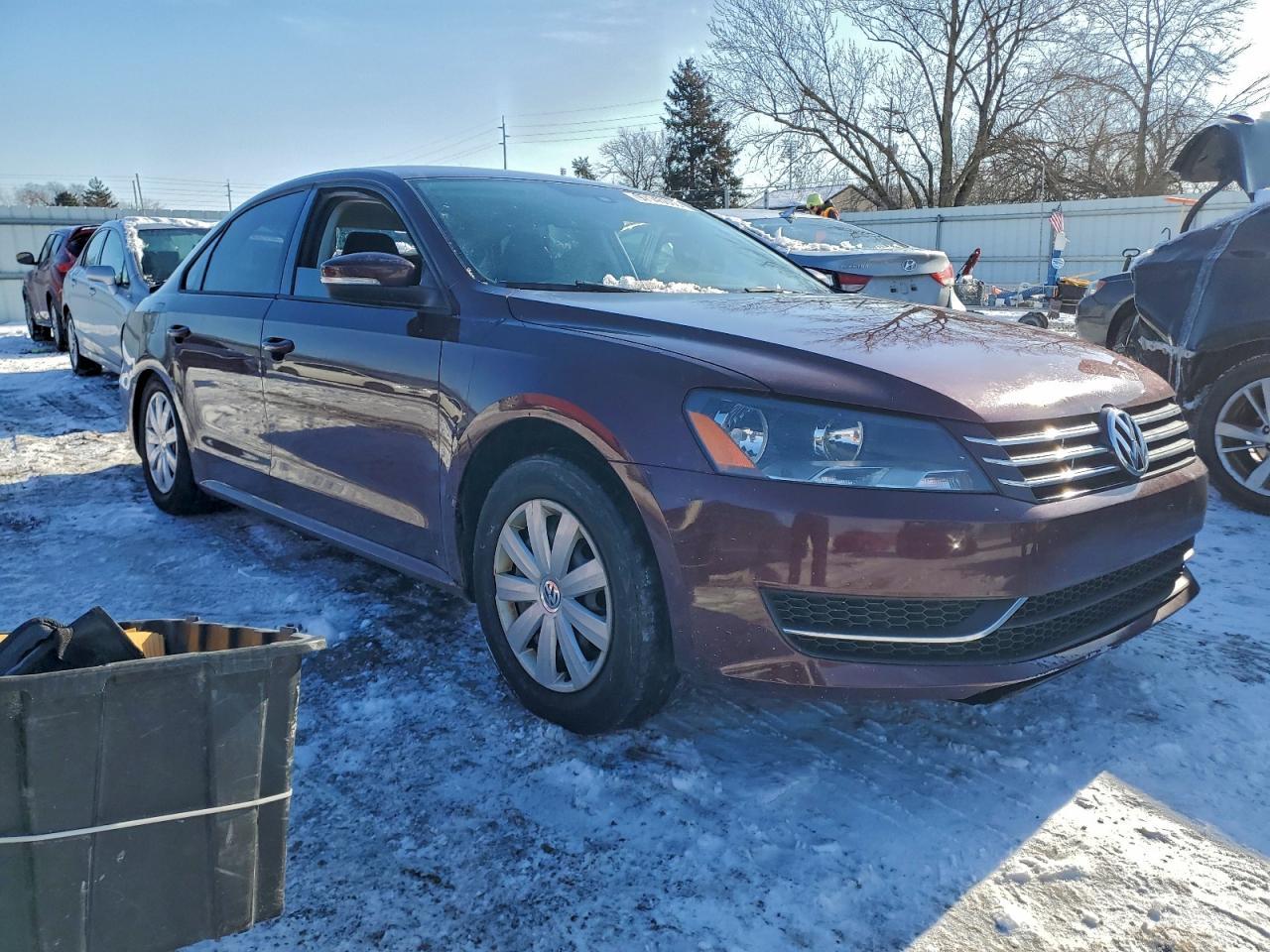 2013 VOLKSWAGEN Passat