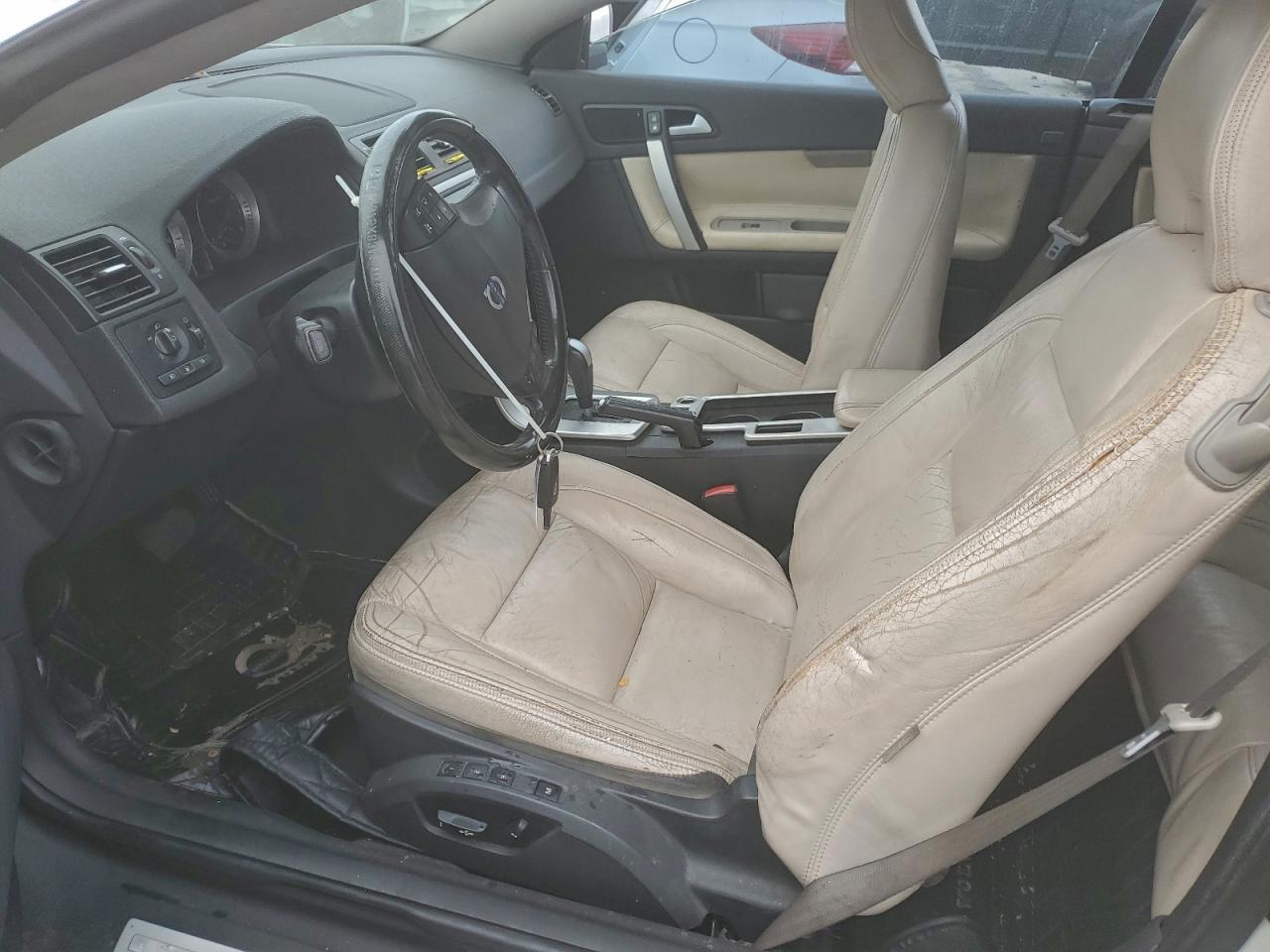 2011 VOLVO C70