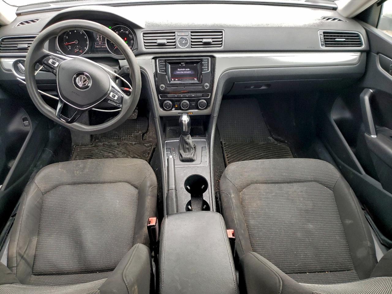 2016 VOLKSWAGEN Passat