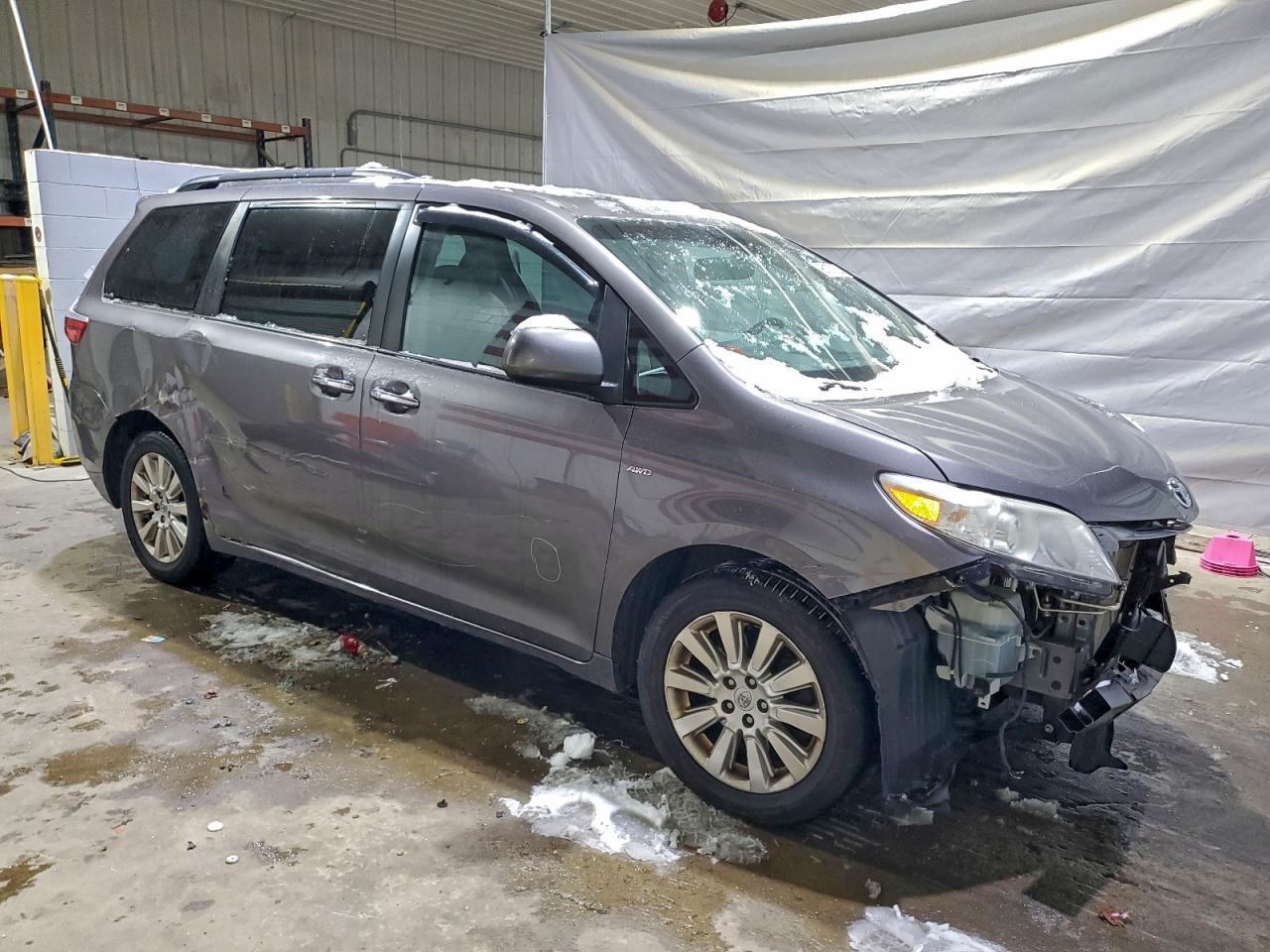 2016 TOYOTA SIENNA