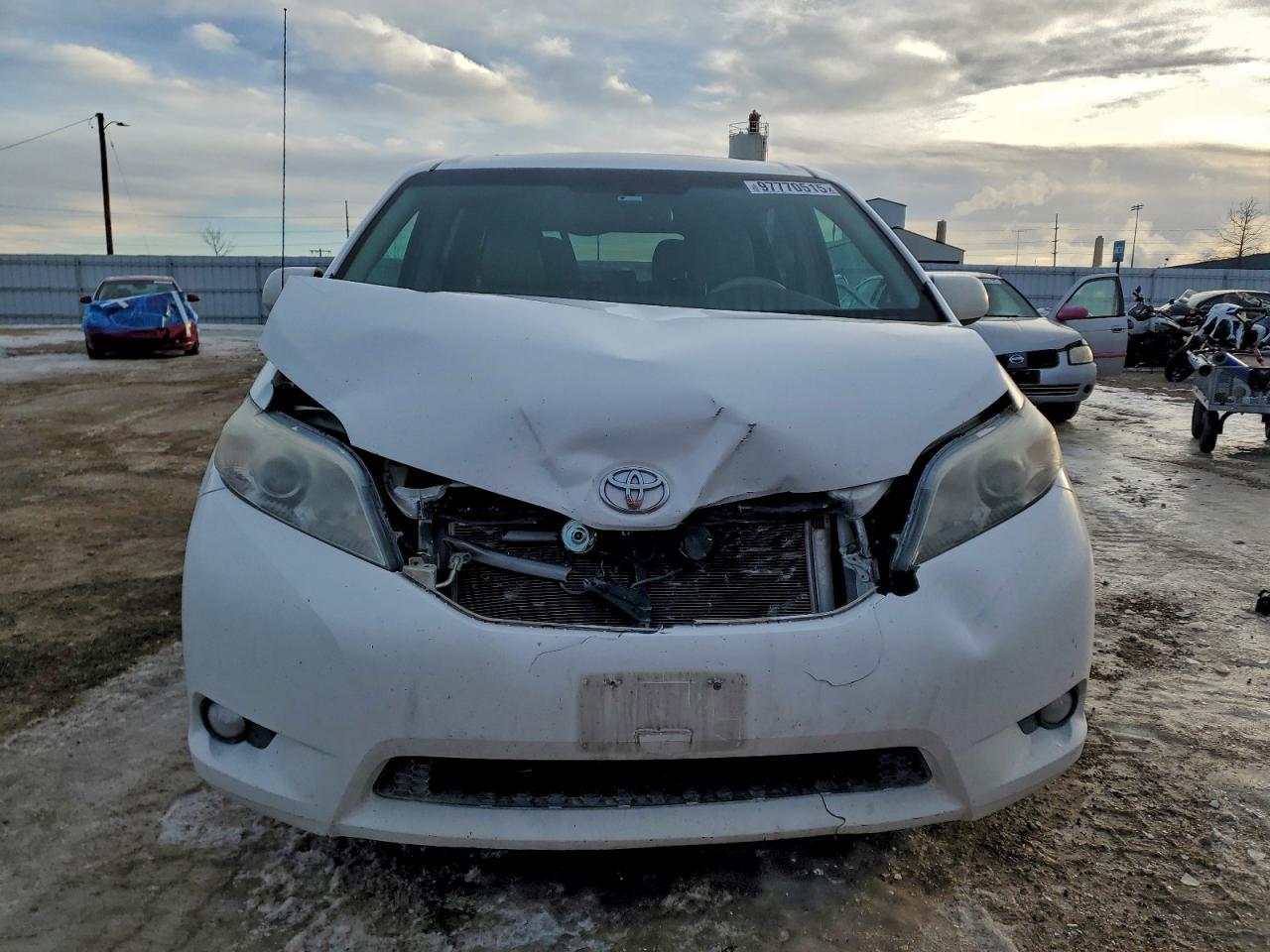 2013 TOYOTA SIENNA